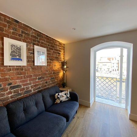 Luxury Apartment Woodsmill View - On The River - With Balcony - Recently Refurbished York Buitenkant foto