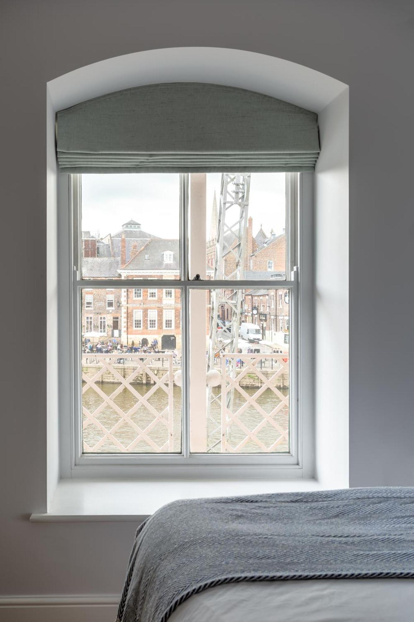 Luxury Apartment Woodsmill View - On The River - With Balcony - Recently Refurbished York Buitenkant foto