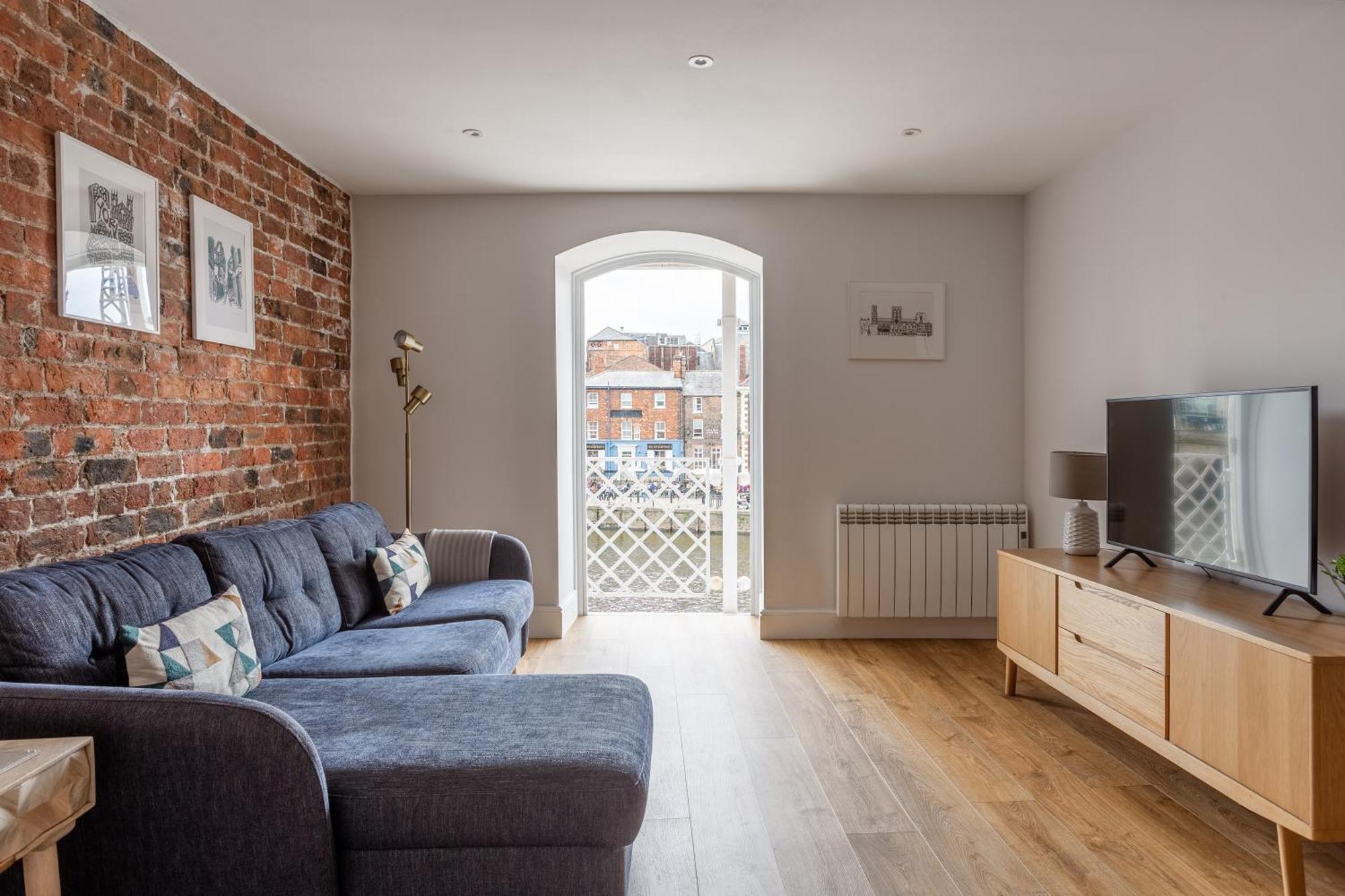 Luxury Apartment Woodsmill View - On The River - With Balcony - Recently Refurbished York Buitenkant foto