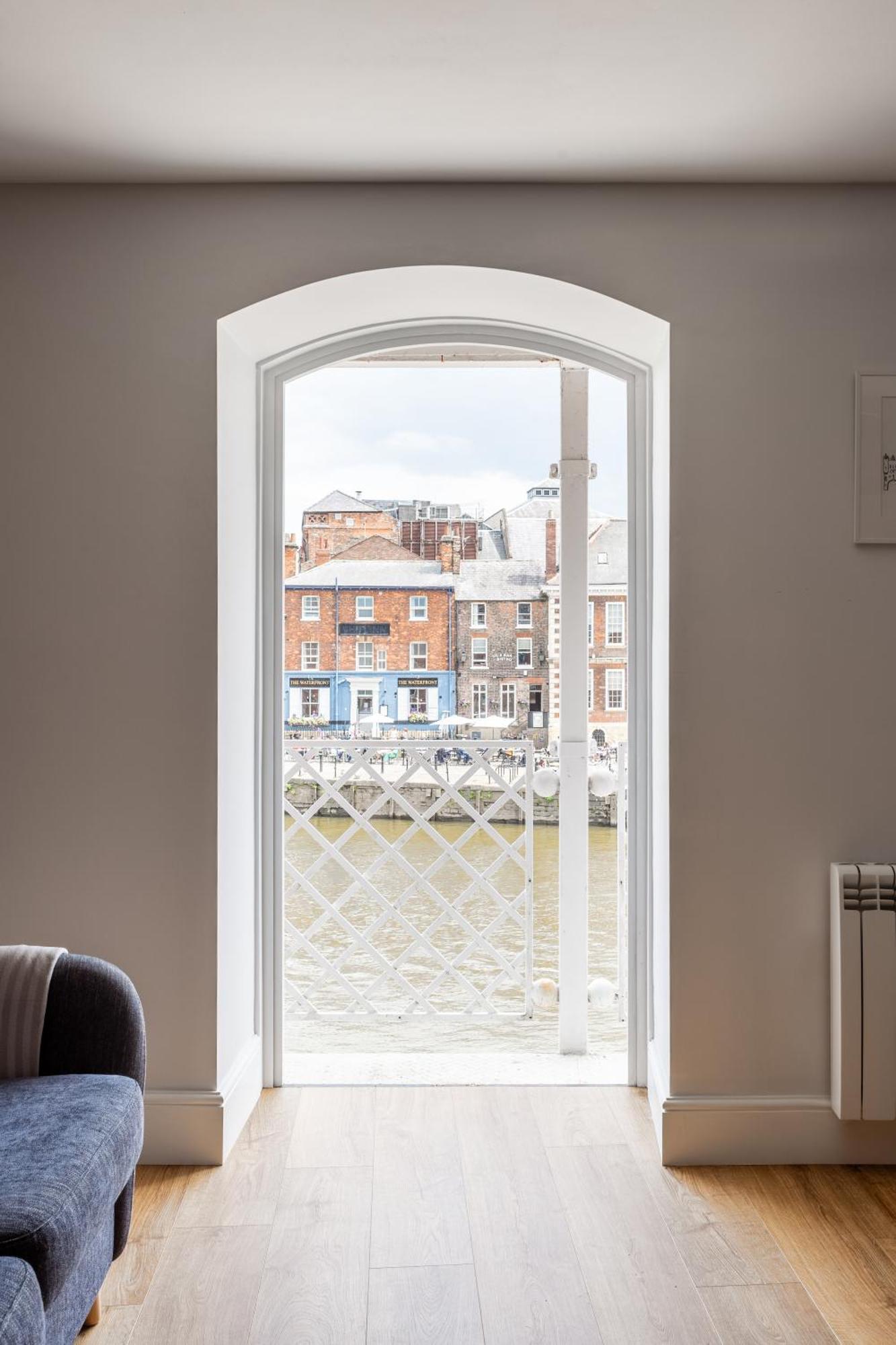 Luxury Apartment Woodsmill View - On The River - With Balcony - Recently Refurbished York Buitenkant foto