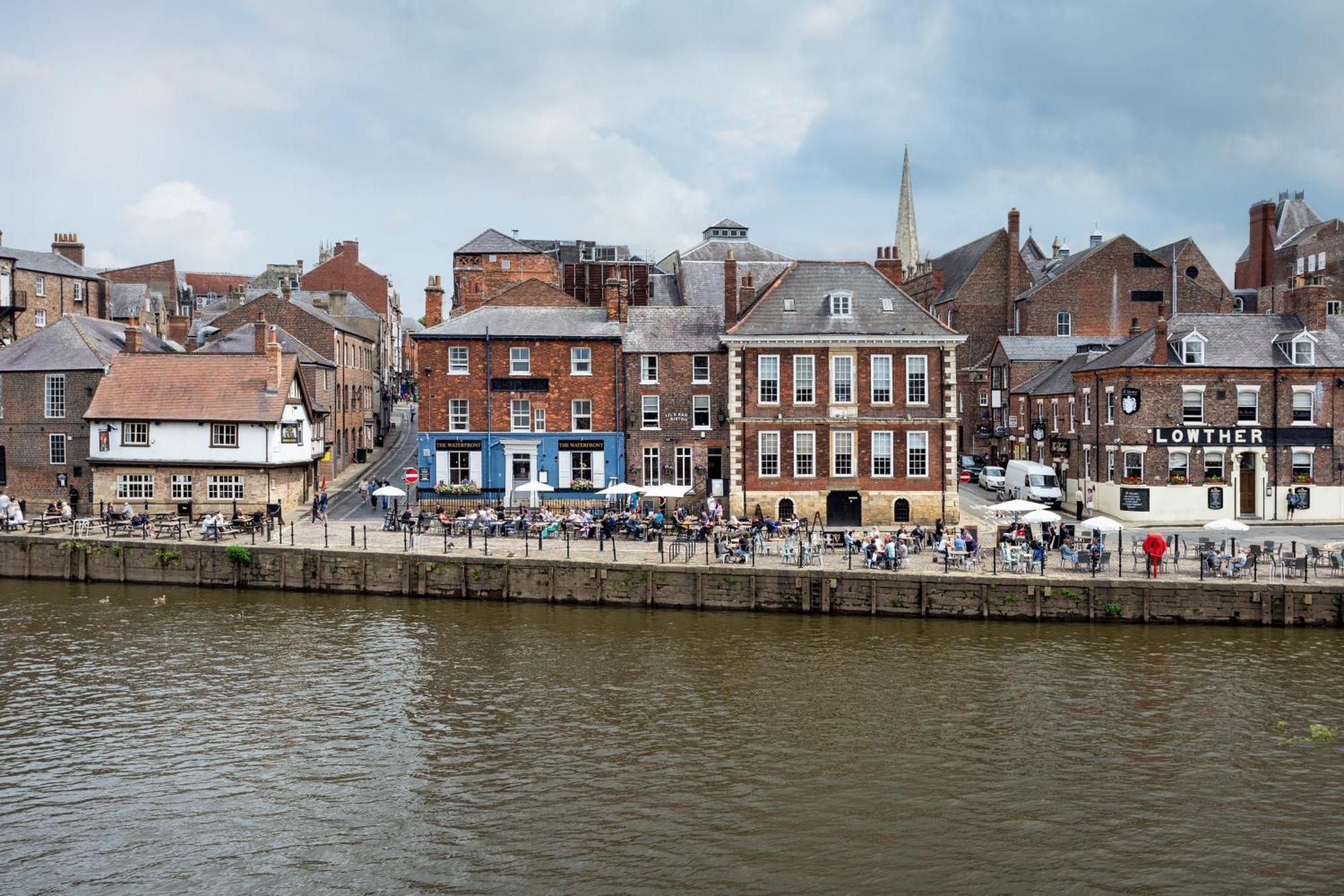 Luxury Apartment Woodsmill View - On The River - With Balcony - Recently Refurbished York Buitenkant foto