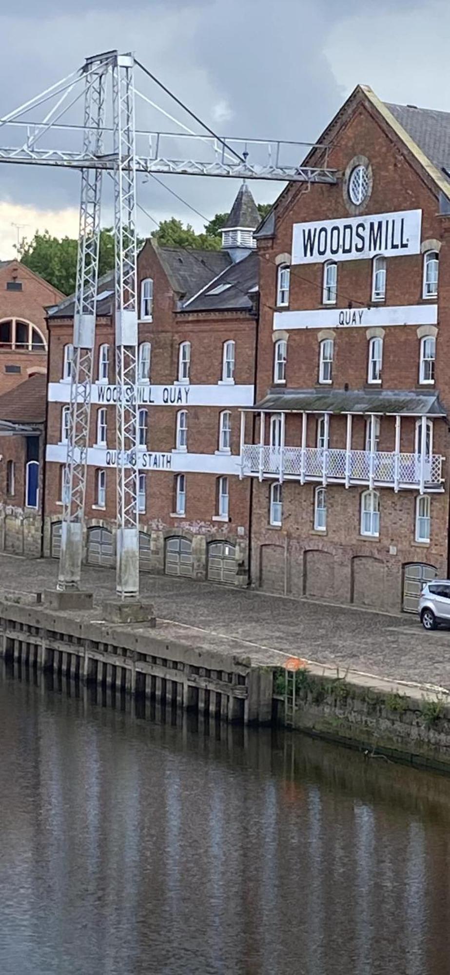Luxury Apartment Woodsmill View - On The River - With Balcony - Recently Refurbished York Buitenkant foto