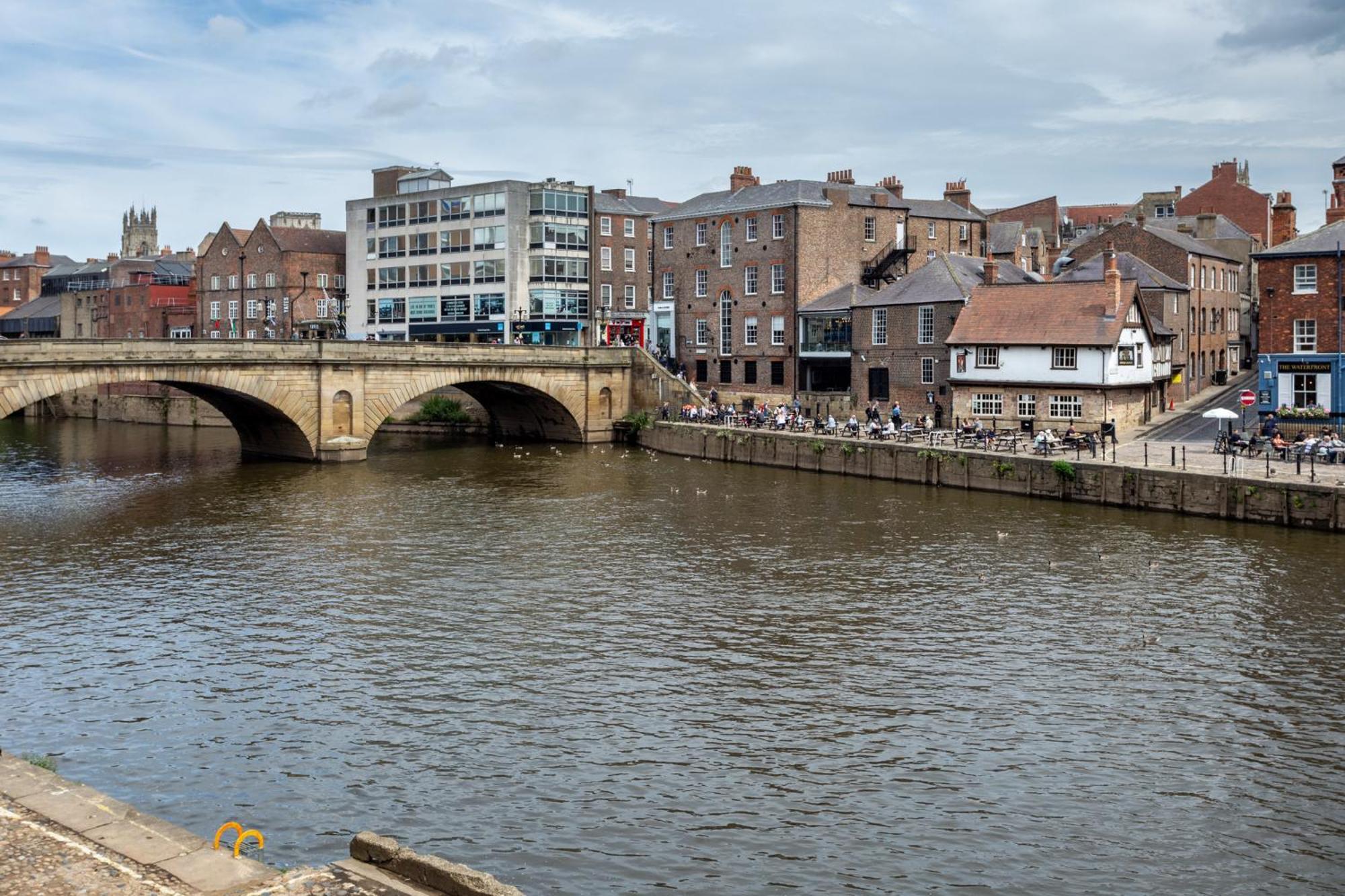 Luxury Apartment Woodsmill View - On The River - With Balcony - Recently Refurbished York Buitenkant foto